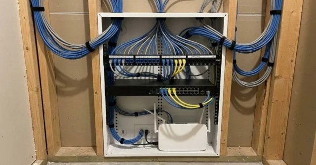 Home network equipment and room connection points for a network wiring estimate